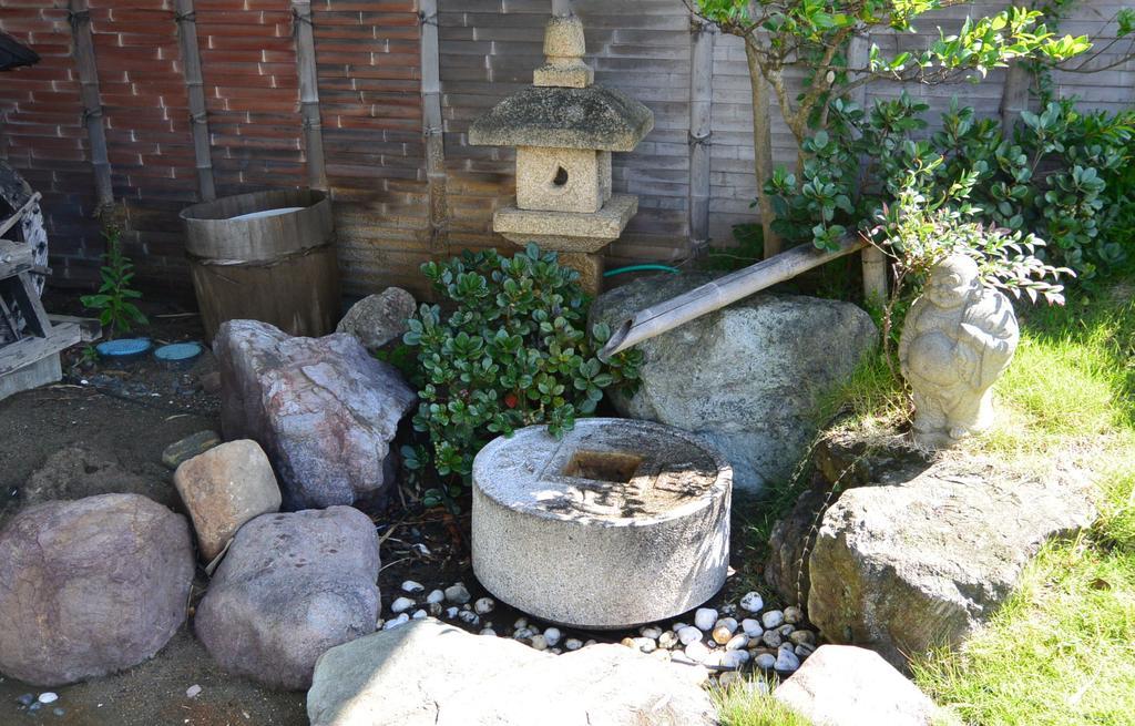 ホテル志い屋 佐渡市 エクステリア 写真